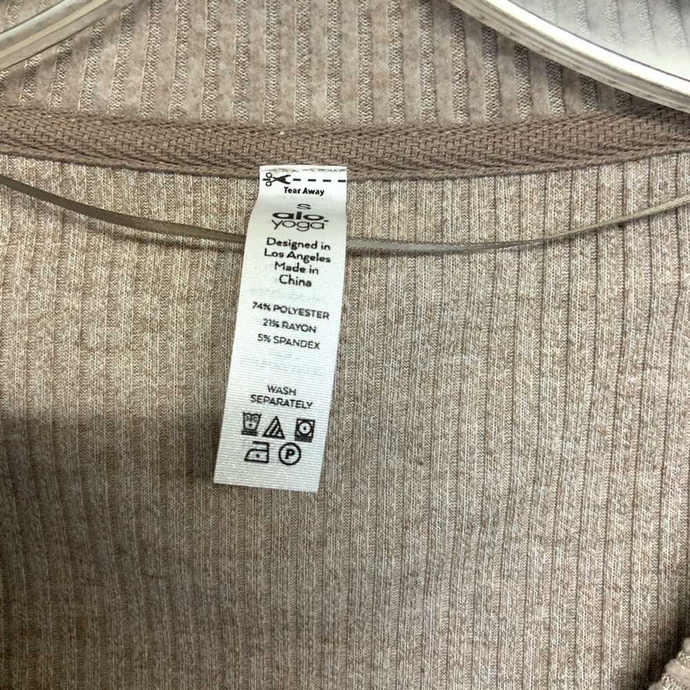 ALO YOGA Muse Ribbed V-neck Pullover Long Sleeve Athleisure Top - Picture 8 of 9